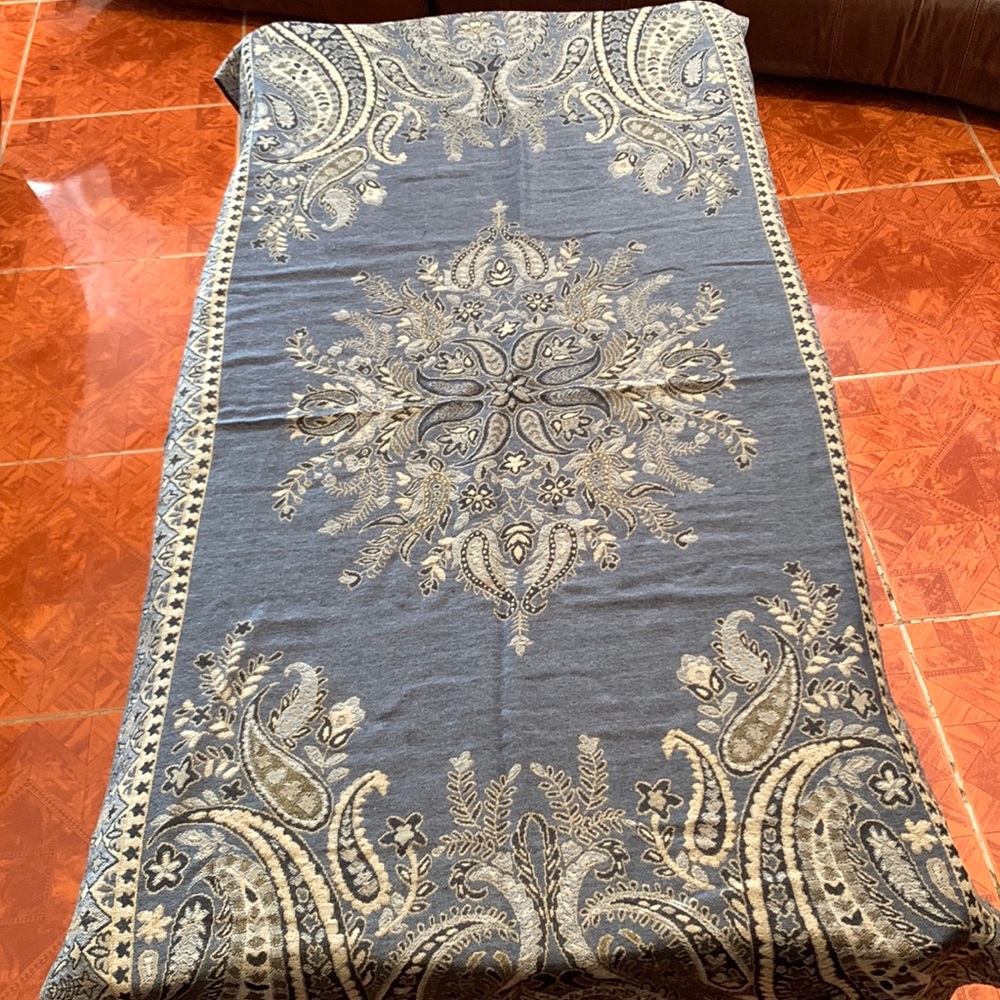 Womens paisley shawl